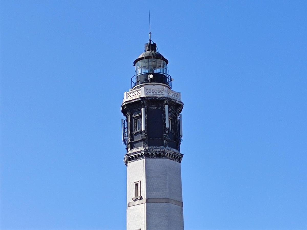 Les Lumieres Du Phare Leilighet Calais Eksteriør bilde